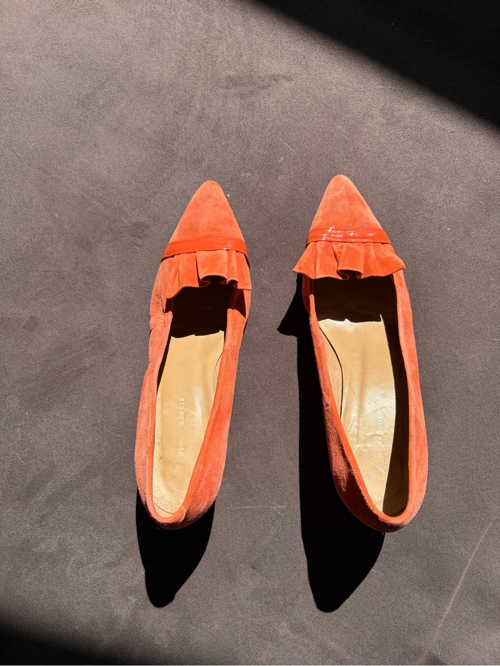 Journee Collection Marek Ruffle Pumps Orange Faux Suede Pointed Toe Size 37 / 6.